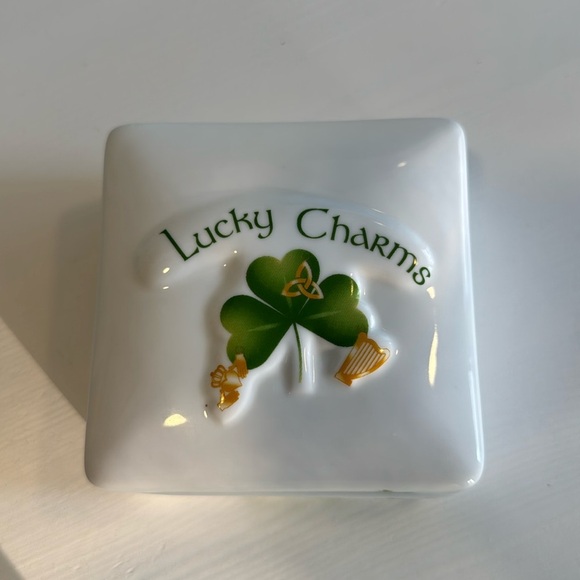 Shamrock Lucky Charms Vintage Trinket Box Blarney Porcelain Made in Ireland - Picture 3 of 8